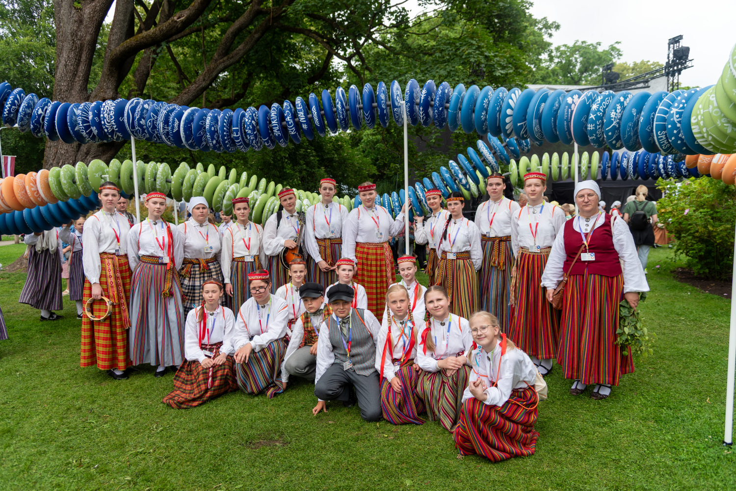 XIII Latvijas Skolu jaunatnes dziesmu un deju svētki: Folkloras kopu programma „Dindaru, dandaru – re, kā varu” un Deju lielkoncerta "Es atvēru Laimas dārzu" mēģinājums