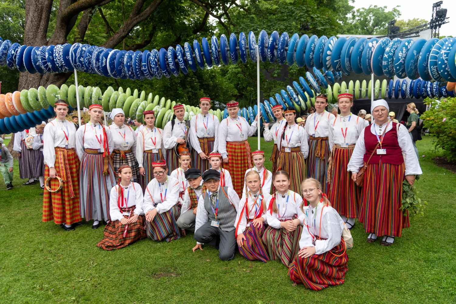 XIII Latvijas Skolu jaunatnes dziesmu un deju svētki: Folkloras kopu programma „Dindaru, dandaru – re, kā varu” un Deju lielkoncerta "Es atvēru Laimas dārzu" mēģinājums