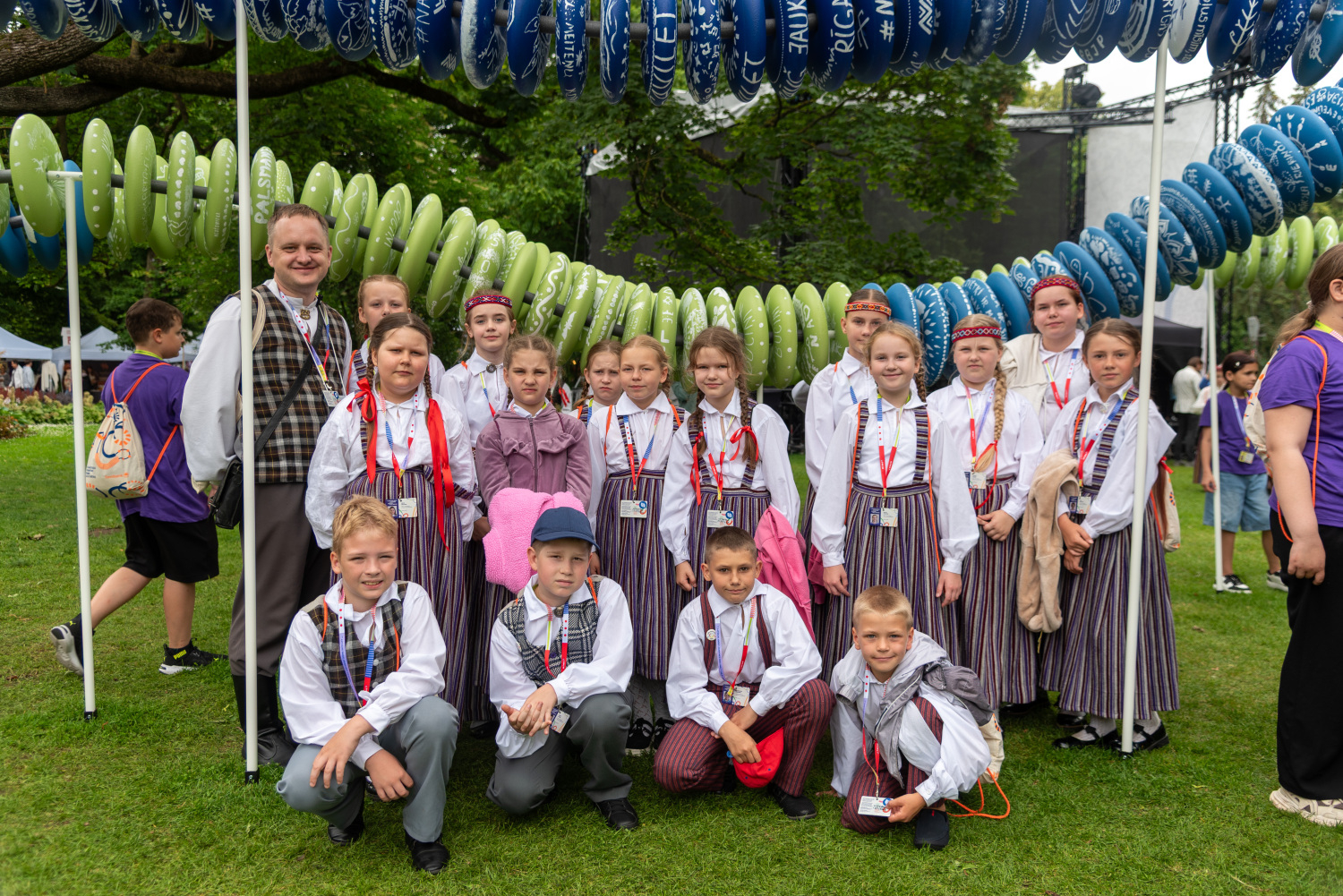 XIII Latvijas Skolu jaunatnes dziesmu un deju svētki: Folkloras kopu programma „Dindaru, dandaru – re, kā varu” un Deju lielkoncerta "Es atvēru Laimas dārzu" mēģinājums