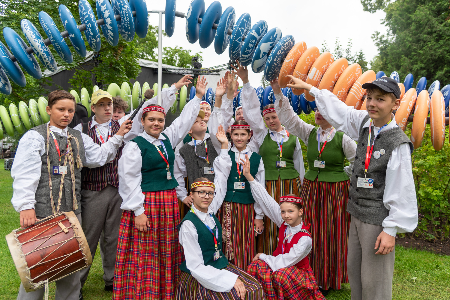 XIII Latvijas Skolu jaunatnes dziesmu un deju svētki: Folkloras kopu programma „Dindaru, dandaru – re, kā varu” un Deju lielkoncerta "Es atvēru Laimas dārzu" mēģinājums