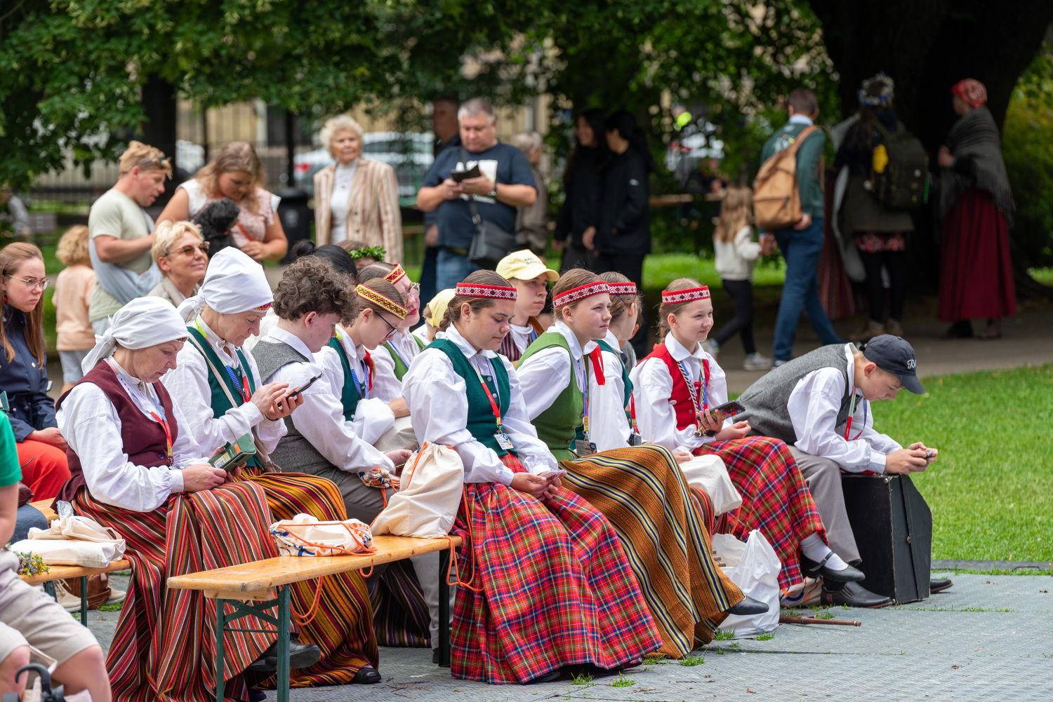 XIII Latvijas Skolu jaunatnes dziesmu un deju svētki: Folkloras kopu programma „Dindaru, dandaru – re, kā varu” un Deju lielkoncerta "Es atvēru Laimas dārzu" mēģinājums