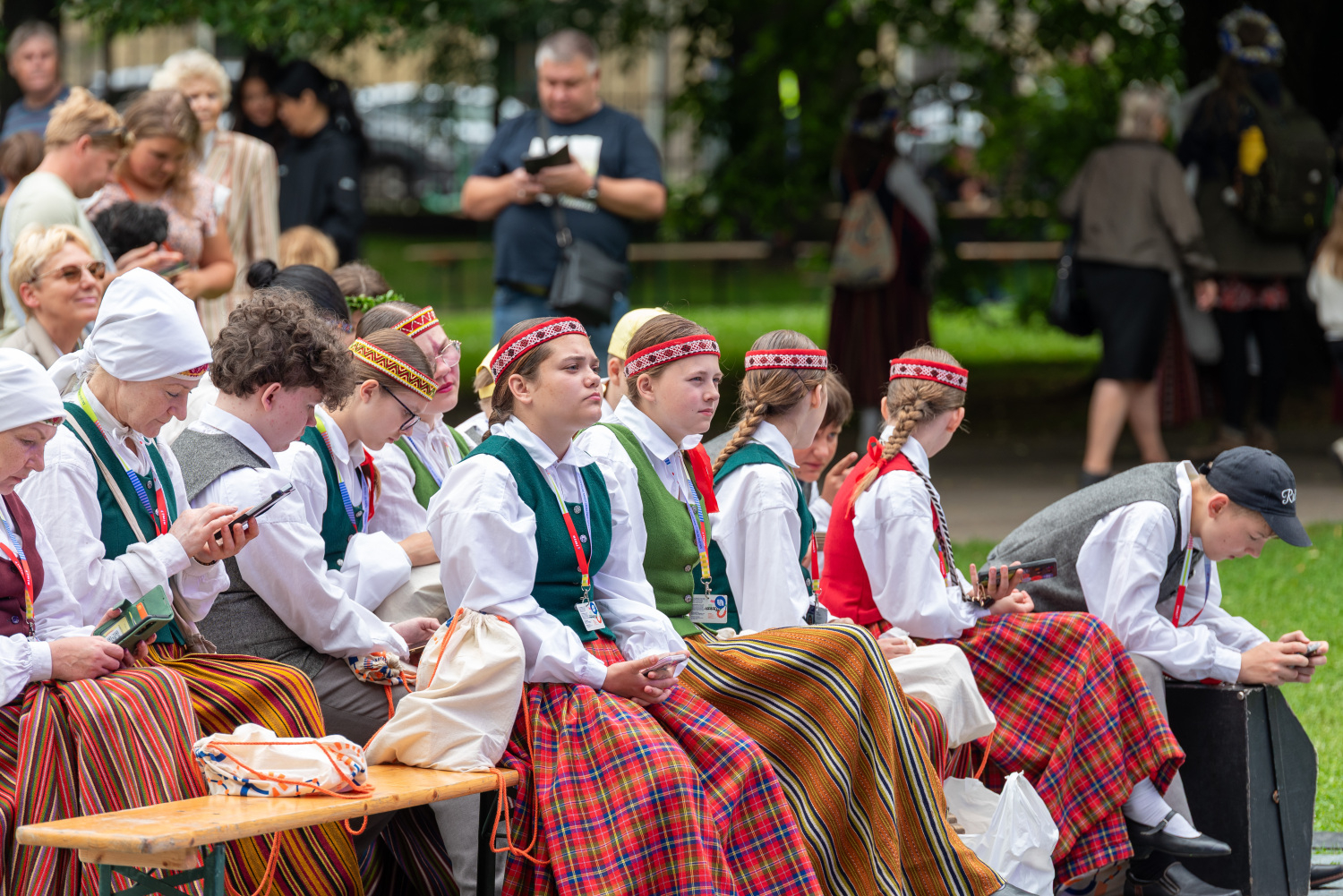 XIII Latvijas Skolu jaunatnes dziesmu un deju svētki: Folkloras kopu programma „Dindaru, dandaru – re, kā varu” un Deju lielkoncerta "Es atvēru Laimas dārzu" mēģinājums