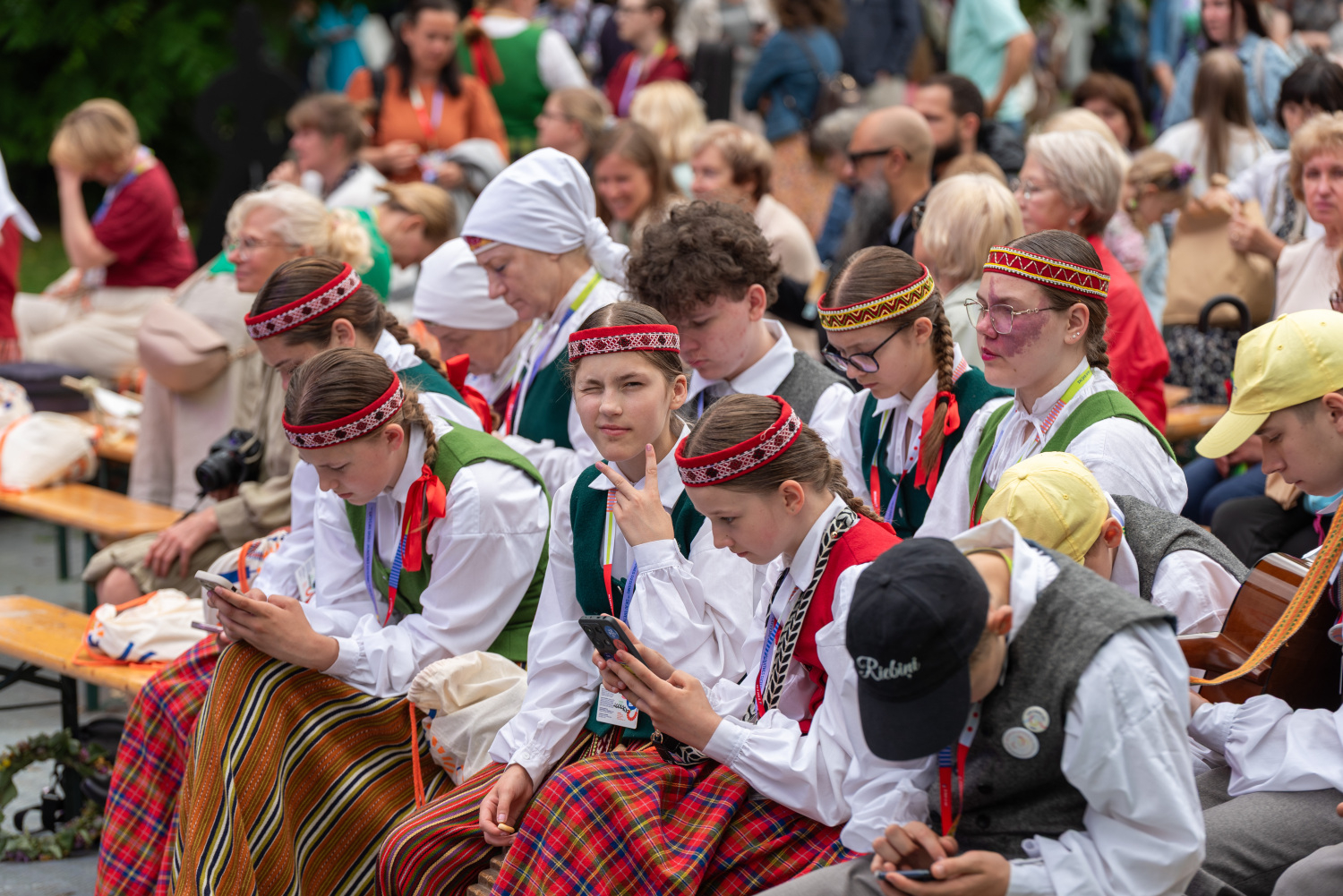 XIII Latvijas Skolu jaunatnes dziesmu un deju svētki: Folkloras kopu programma „Dindaru, dandaru – re, kā varu” un Deju lielkoncerta "Es atvēru Laimas dārzu" mēģinājums