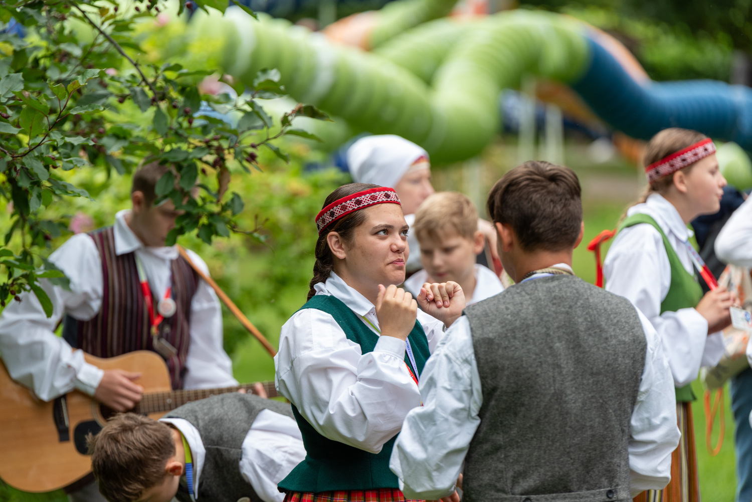 XIII Latvijas Skolu jaunatnes dziesmu un deju svētki: Folkloras kopu programma „Dindaru, dandaru – re, kā varu” un Deju lielkoncerta "Es atvēru Laimas dārzu" mēģinājums