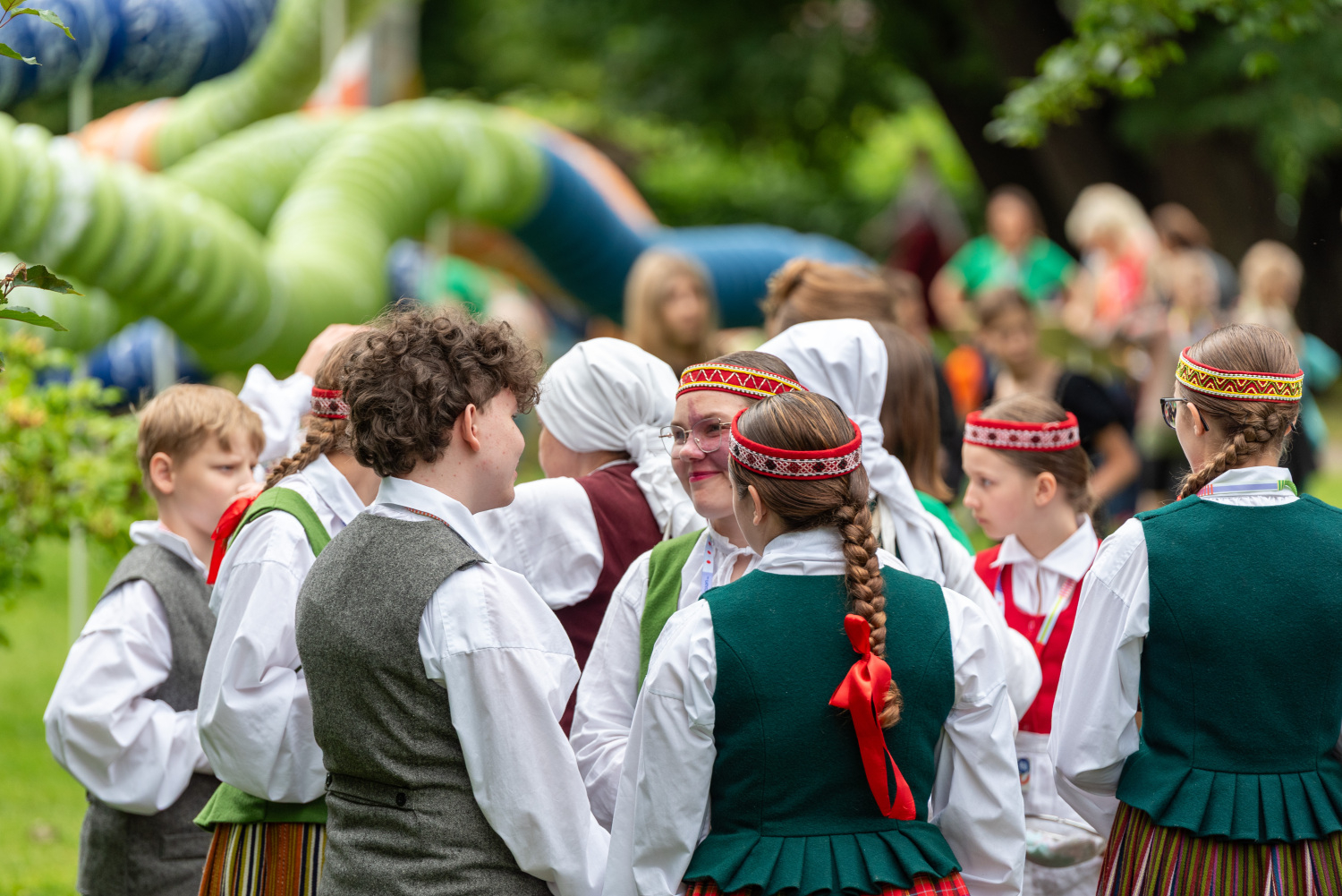 XIII Latvijas Skolu jaunatnes dziesmu un deju svētki: Folkloras kopu programma „Dindaru, dandaru – re, kā varu” un Deju lielkoncerta "Es atvēru Laimas dārzu" mēģinājums
