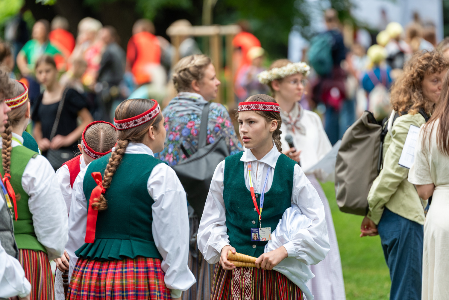 XIII Latvijas Skolu jaunatnes dziesmu un deju svētki: Folkloras kopu programma „Dindaru, dandaru – re, kā varu” un Deju lielkoncerta "Es atvēru Laimas dārzu" mēģinājums