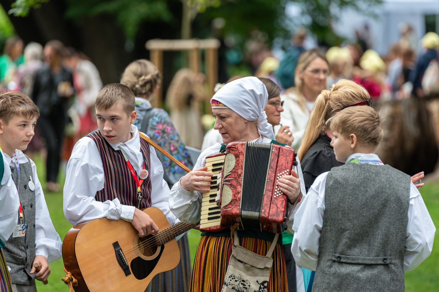 XIII Latvijas Skolu jaunatnes dziesmu un deju svētki: Folkloras kopu programma „Dindaru, dandaru – re, kā varu” un Deju lielkoncerta "Es atvēru Laimas dārzu" mēģinājums