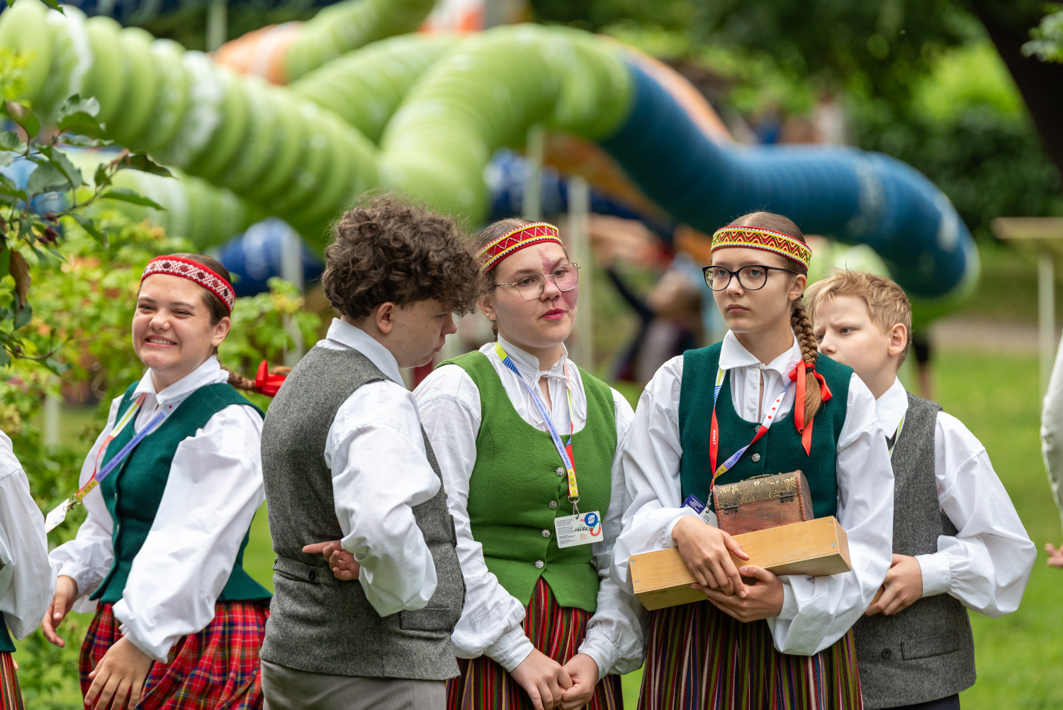 XIII Latvijas Skolu jaunatnes dziesmu un deju svētki: Folkloras kopu programma „Dindaru, dandaru – re, kā varu” un Deju lielkoncerta "Es atvēru Laimas dārzu" mēģinājums