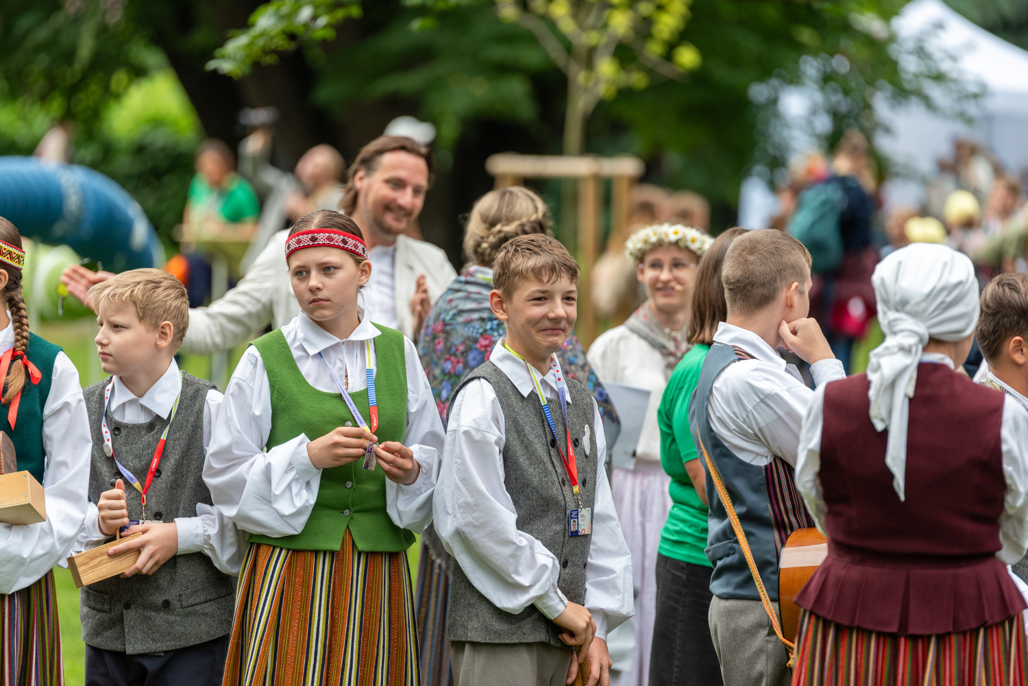 XIII Latvijas Skolu jaunatnes dziesmu un deju svētki: Folkloras kopu programma „Dindaru, dandaru – re, kā varu” un Deju lielkoncerta "Es atvēru Laimas dārzu" mēģinājums