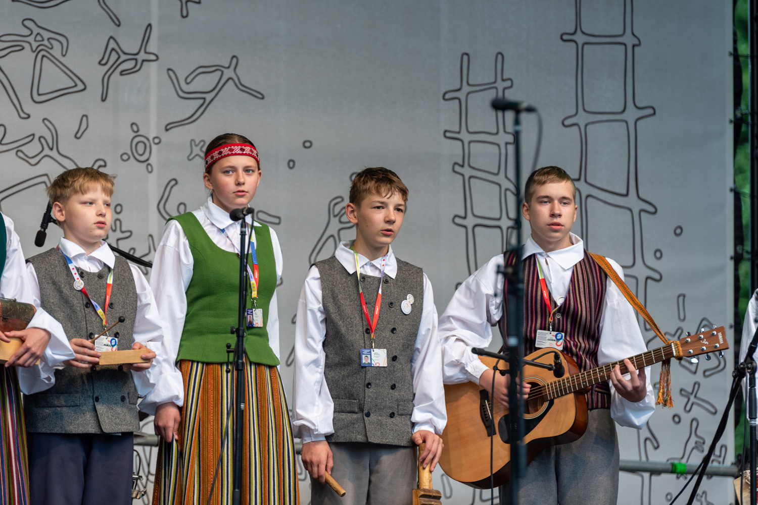 XIII Latvijas Skolu jaunatnes dziesmu un deju svētki: Folkloras kopu programma „Dindaru, dandaru – re, kā varu” un Deju lielkoncerta "Es atvēru Laimas dārzu" mēģinājums