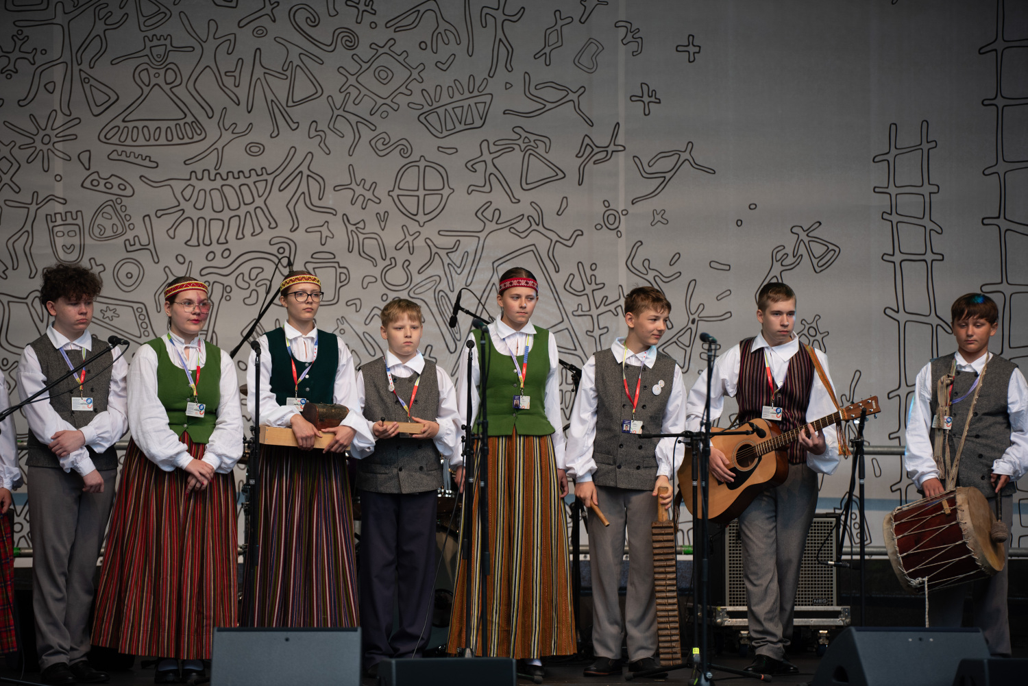 XIII Latvijas Skolu jaunatnes dziesmu un deju svētki: Folkloras kopu programma „Dindaru, dandaru – re, kā varu” un Deju lielkoncerta "Es atvēru Laimas dārzu" mēģinājums