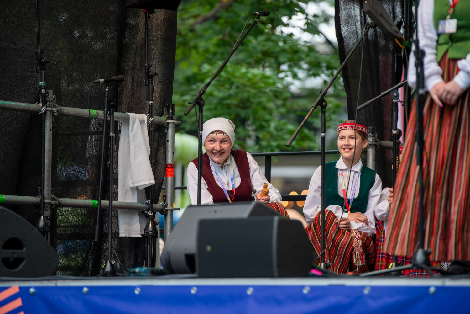 XIII Latvijas Skolu jaunatnes dziesmu un deju svētki: Folkloras kopu programma „Dindaru, dandaru – re, kā varu” un Deju lielkoncerta "Es atvēru Laimas dārzu" mēģinājums