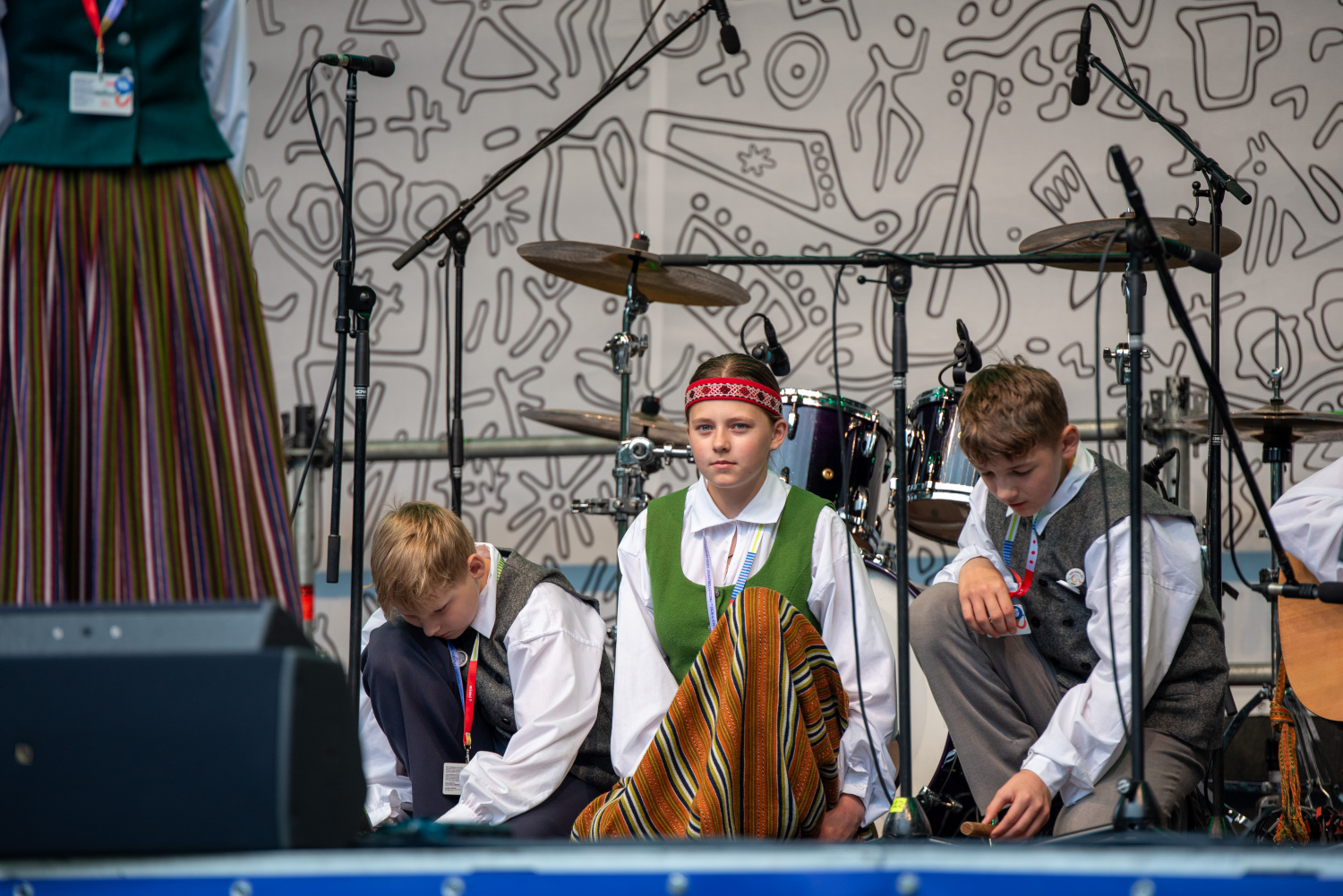 XIII Latvijas Skolu jaunatnes dziesmu un deju svētki: Folkloras kopu programma „Dindaru, dandaru – re, kā varu” un Deju lielkoncerta "Es atvēru Laimas dārzu" mēģinājums