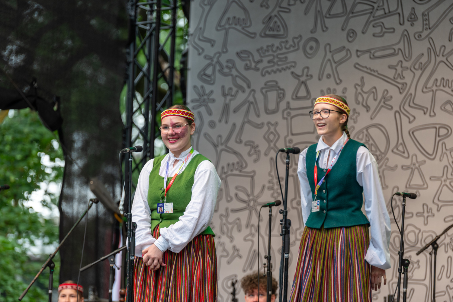 XIII Latvijas Skolu jaunatnes dziesmu un deju svētki: Folkloras kopu programma „Dindaru, dandaru – re, kā varu” un Deju lielkoncerta "Es atvēru Laimas dārzu" mēģinājums