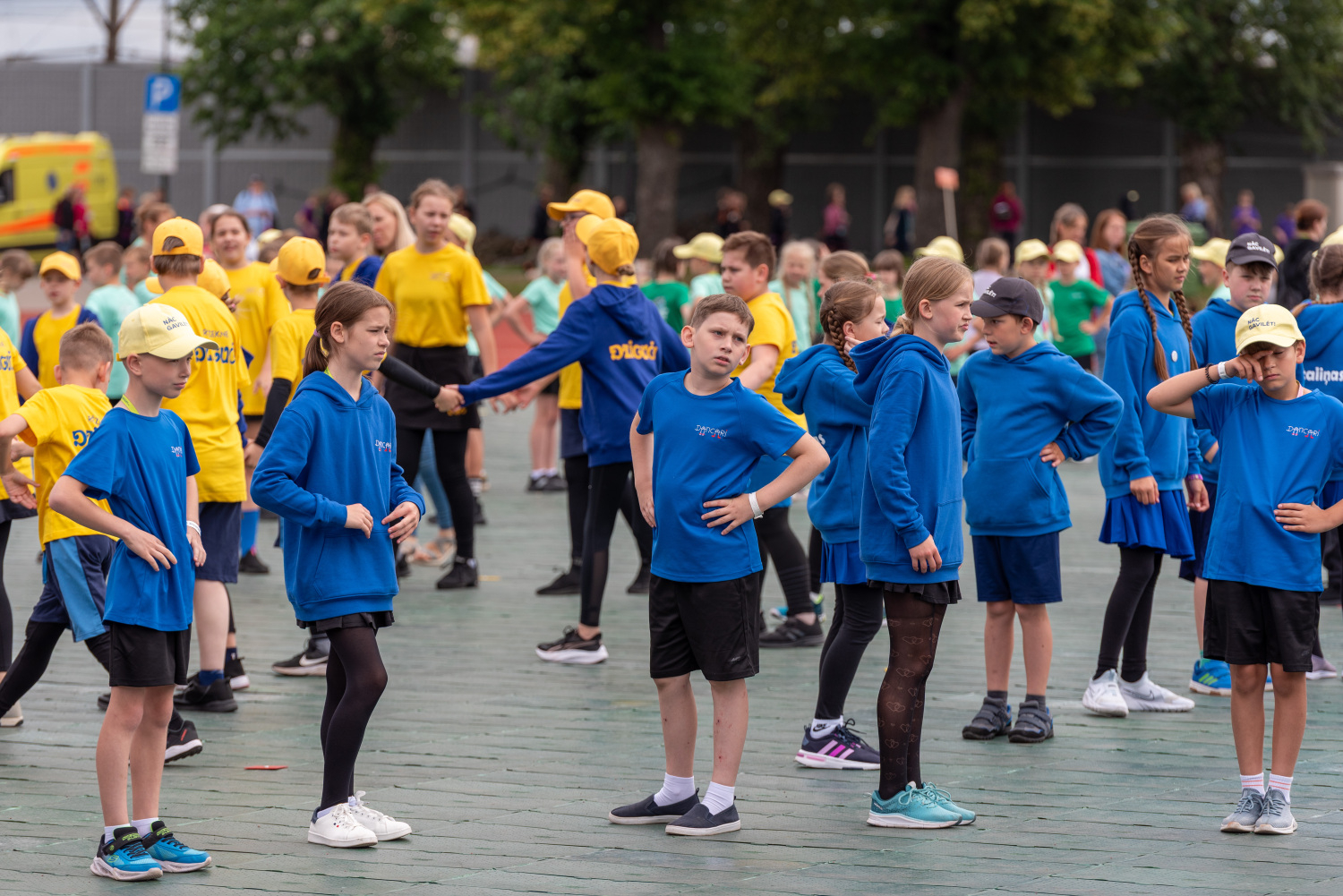 XIII Latvijas Skolu jaunatnes dziesmu un deju svētki: Folkloras kopu programma „Dindaru, dandaru – re, kā varu” un Deju lielkoncerta "Es atvēru Laimas dārzu" mēģinājums