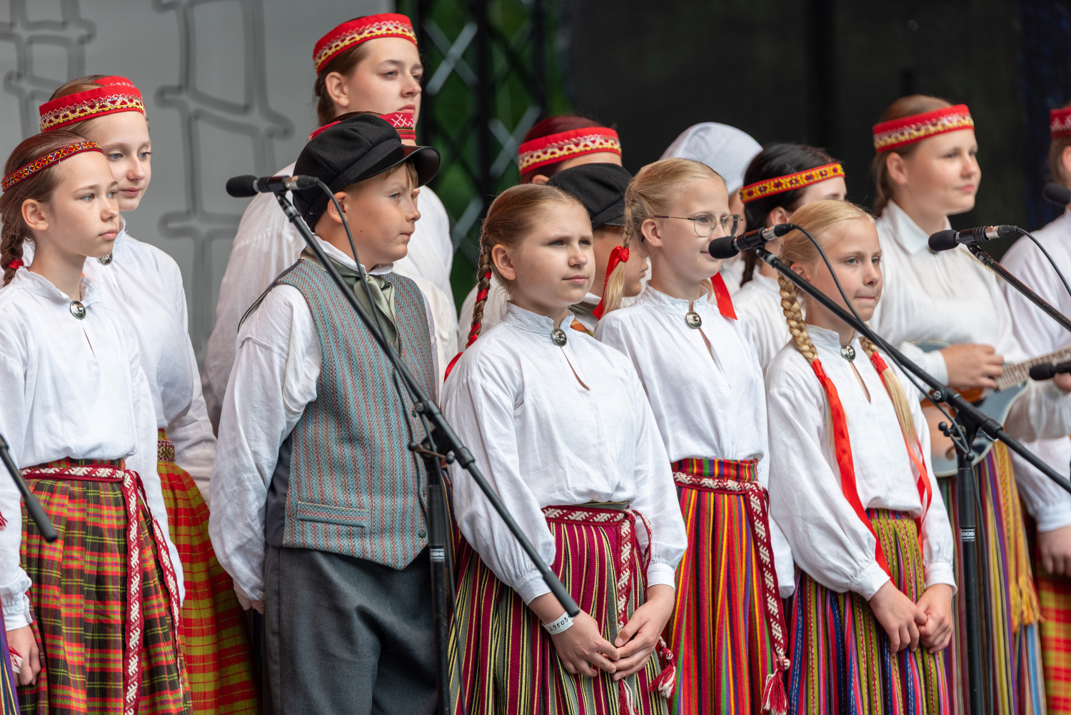 XIII Latvijas Skolu jaunatnes dziesmu un deju svētki: Folkloras kopu programma „Dindaru, dandaru – re, kā varu” un Deju lielkoncerta "Es atvēru Laimas dārzu" mēģinājums