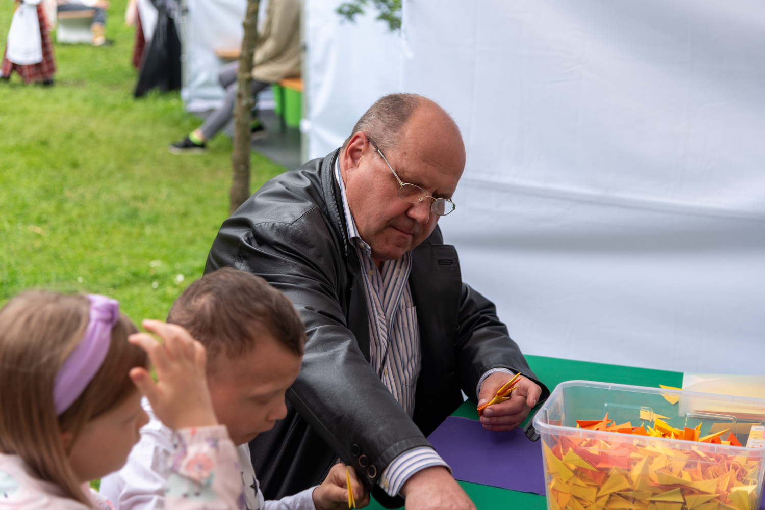 XIII Latvijas Skolu jaunatnes dziesmu un deju svētki: Folkloras kopu programma „Dindaru, dandaru – re, kā varu” un Deju lielkoncerta "Es atvēru Laimas dārzu" mēģinājums