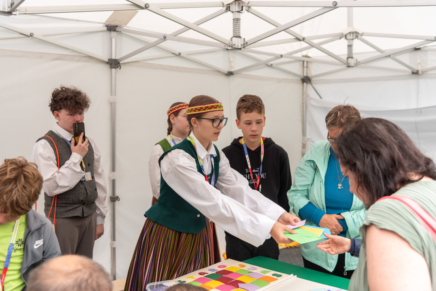 XIII Latvijas Skolu jaunatnes dziesmu un deju svētki: Folkloras kopu programma „Dindaru, dandaru – re, kā varu” un Deju lielkoncerta "Es atvēru Laimas dārzu" mēģinājums