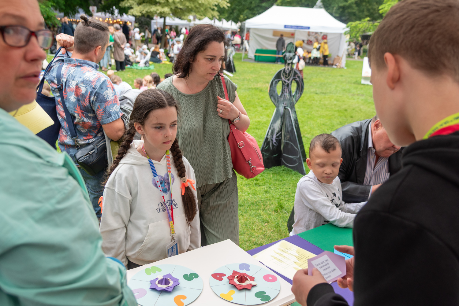XIII Latvijas Skolu jaunatnes dziesmu un deju svētki: Folkloras kopu programma „Dindaru, dandaru – re, kā varu” un Deju lielkoncerta "Es atvēru Laimas dārzu" mēģinājums