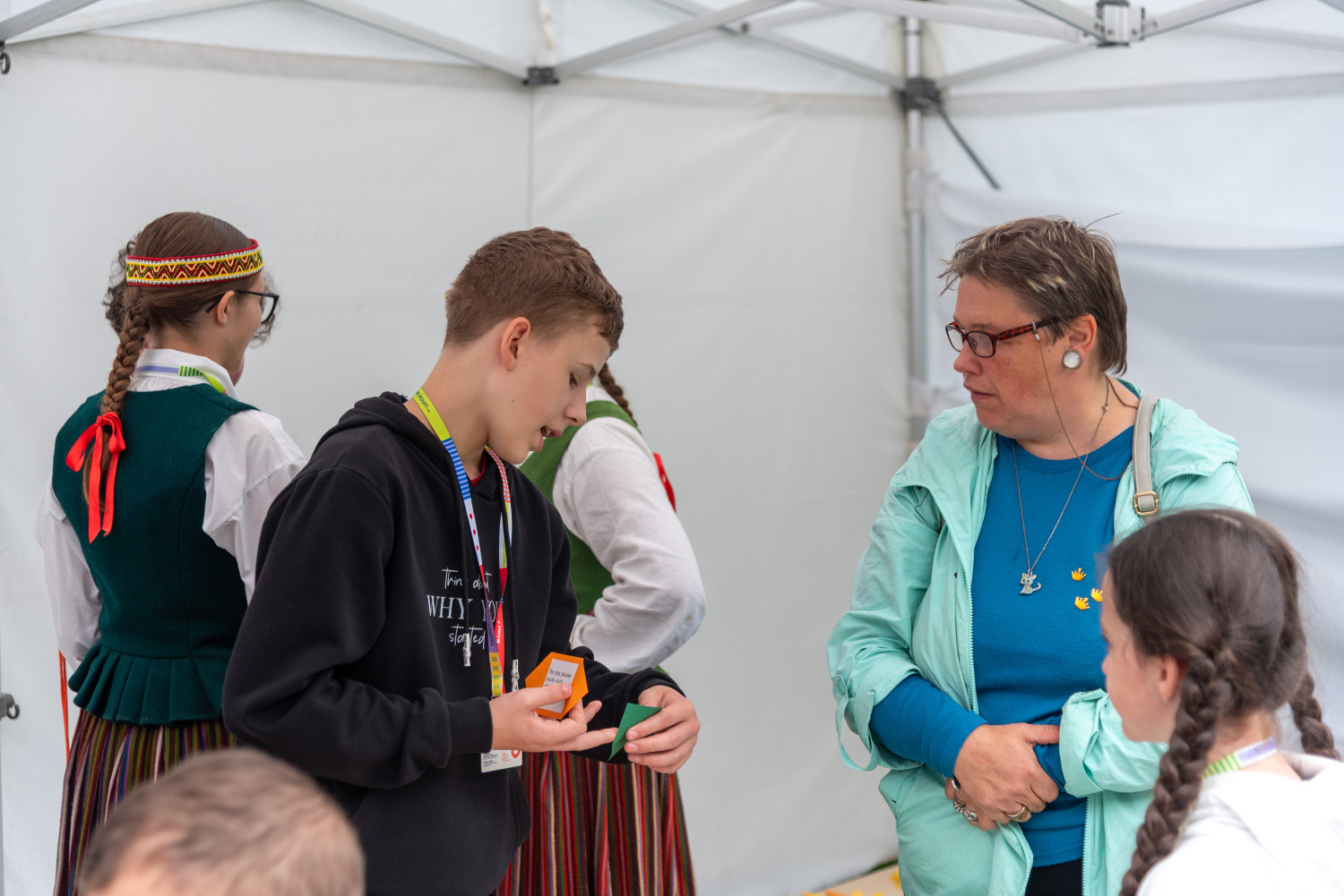 XIII Latvijas Skolu jaunatnes dziesmu un deju svētki: Folkloras kopu programma „Dindaru, dandaru – re, kā varu” un Deju lielkoncerta "Es atvēru Laimas dārzu" mēģinājums
