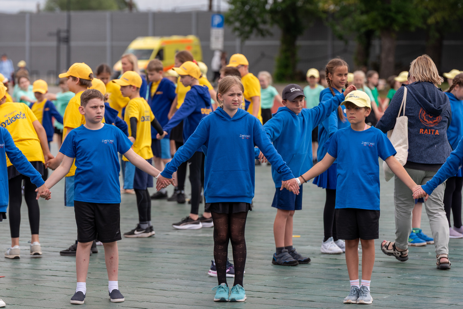 XIII Latvijas Skolu jaunatnes dziesmu un deju svētki: Folkloras kopu programma „Dindaru, dandaru – re, kā varu” un Deju lielkoncerta "Es atvēru Laimas dārzu" mēģinājums
