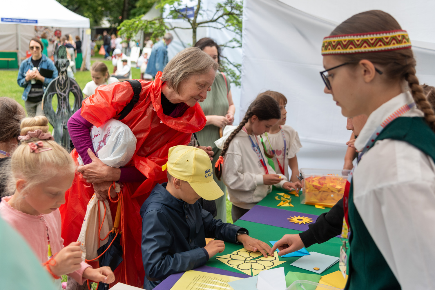 XIII Latvijas Skolu jaunatnes dziesmu un deju svētki: Folkloras kopu programma „Dindaru, dandaru – re, kā varu” un Deju lielkoncerta "Es atvēru Laimas dārzu" mēģinājums