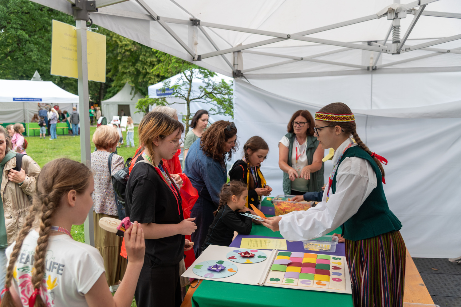 XIII Latvijas Skolu jaunatnes dziesmu un deju svētki: Folkloras kopu programma „Dindaru, dandaru – re, kā varu” un Deju lielkoncerta "Es atvēru Laimas dārzu" mēģinājums