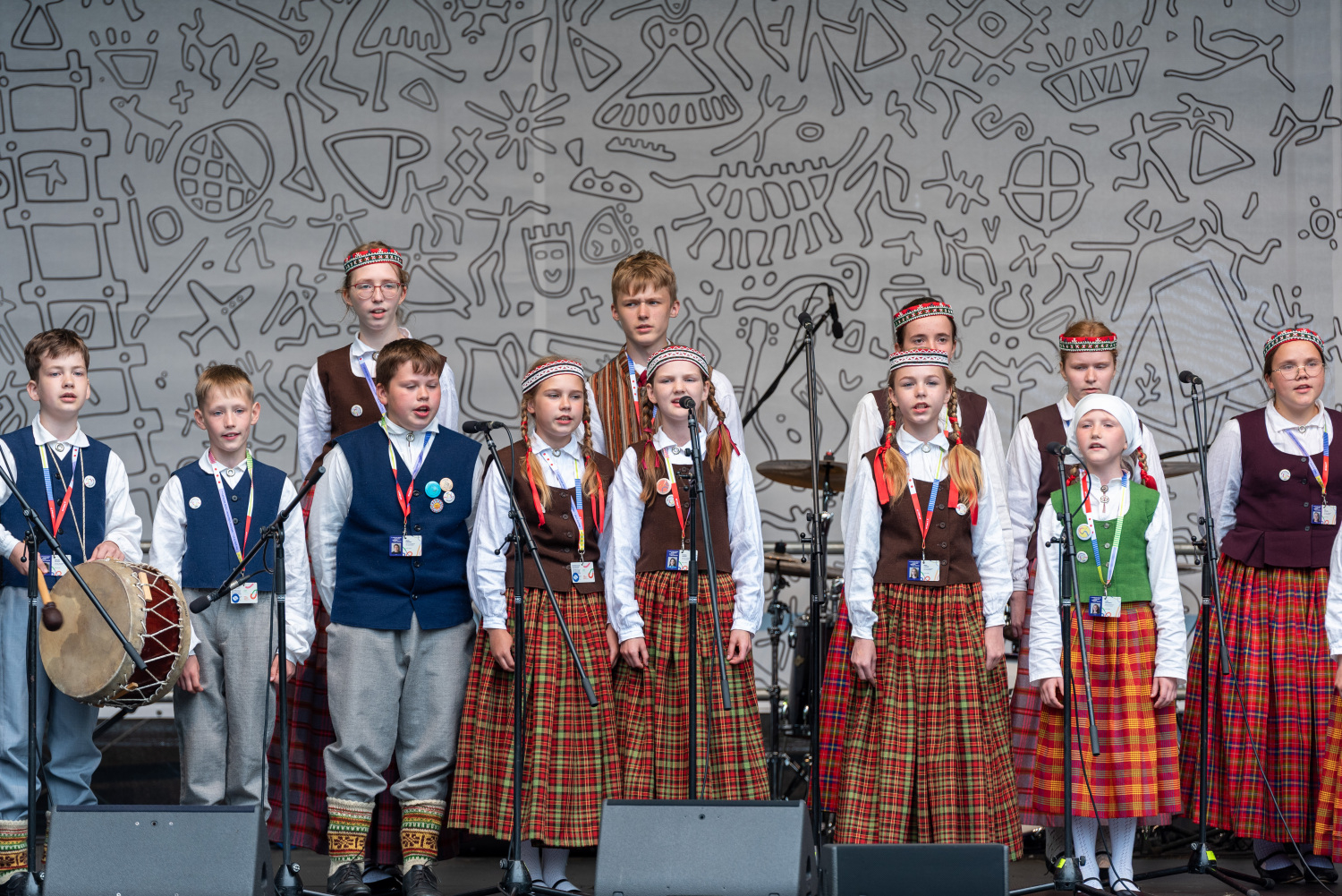 XIII Latvijas Skolu jaunatnes dziesmu un deju svētki: Folkloras kopu programma „Dindaru, dandaru – re, kā varu” un Deju lielkoncerta "Es atvēru Laimas dārzu" mēģinājums