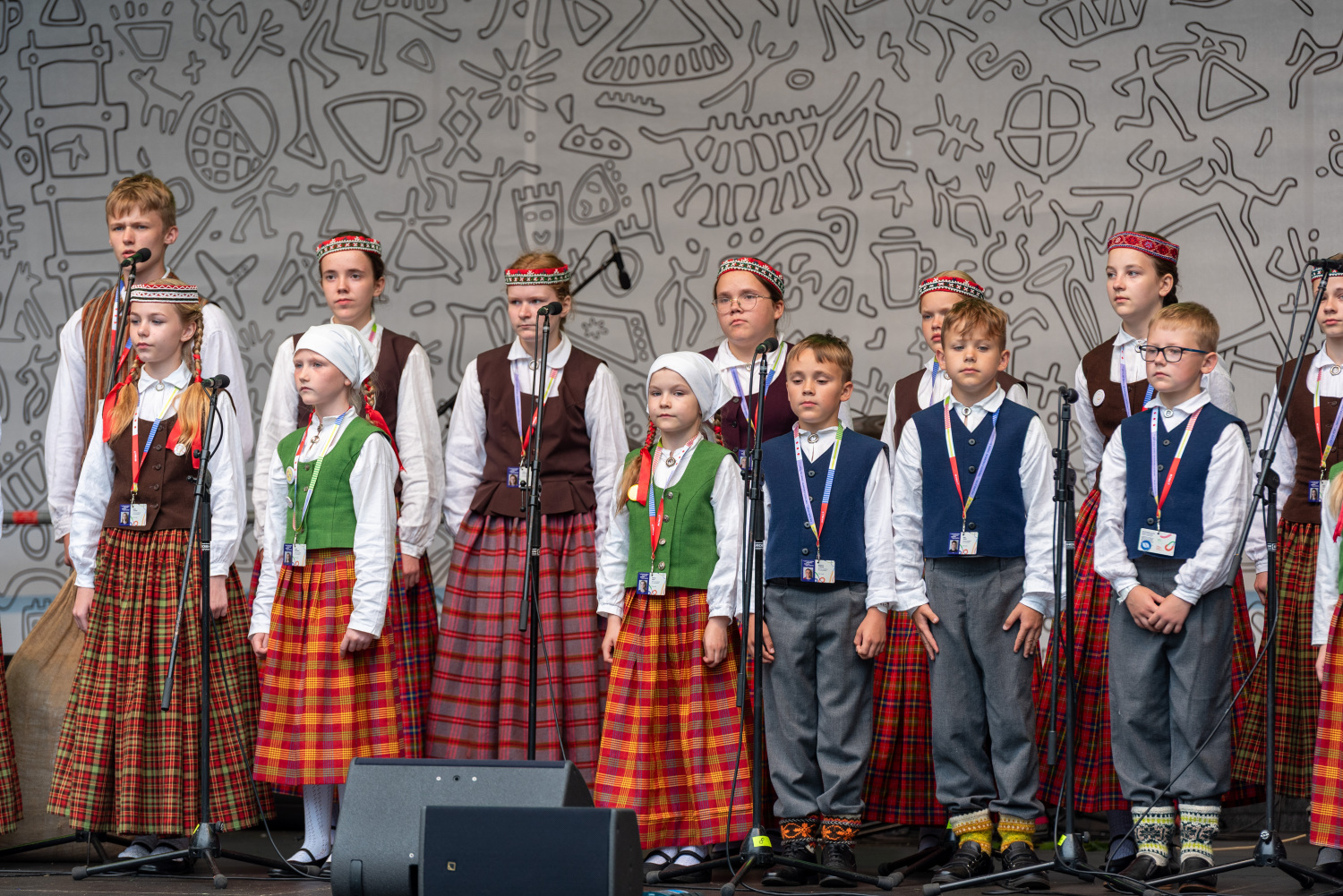 XIII Latvijas Skolu jaunatnes dziesmu un deju svētki: Folkloras kopu programma „Dindaru, dandaru – re, kā varu” un Deju lielkoncerta "Es atvēru Laimas dārzu" mēģinājums