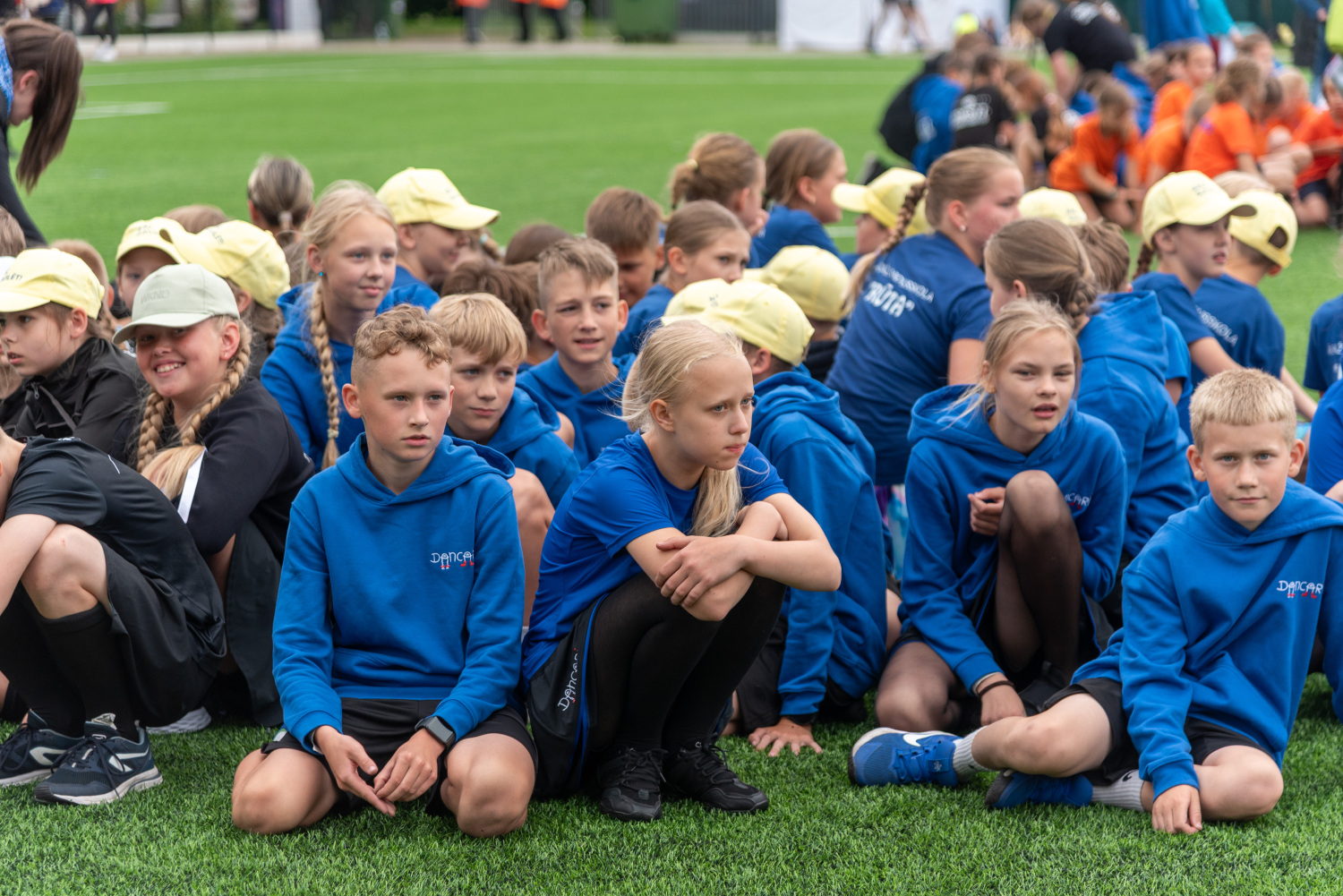 XIII Latvijas Skolu jaunatnes dziesmu un deju svētki: Folkloras kopu programma „Dindaru, dandaru – re, kā varu” un Deju lielkoncerta "Es atvēru Laimas dārzu" mēģinājums