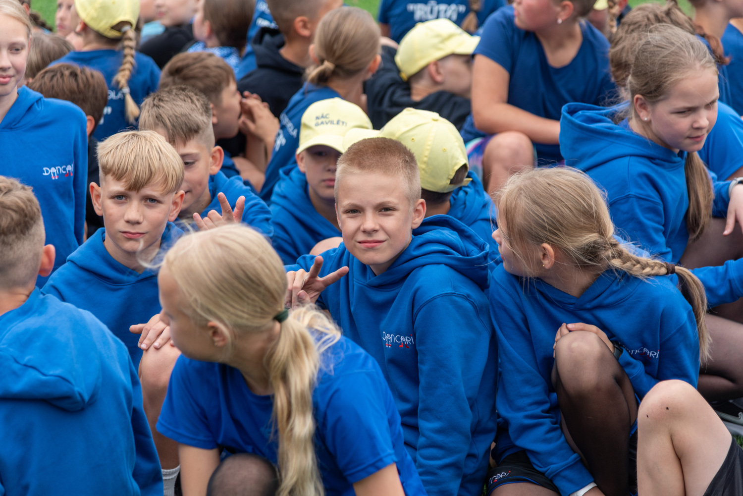 XIII Latvijas Skolu jaunatnes dziesmu un deju svētki: Folkloras kopu programma „Dindaru, dandaru – re, kā varu” un Deju lielkoncerta "Es atvēru Laimas dārzu" mēģinājums