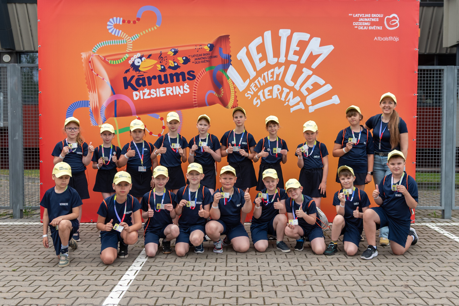 XIII Latvijas Skolu jaunatnes dziesmu un deju svētki: Folkloras kopu programma „Dindaru, dandaru – re, kā varu” un Deju lielkoncerta "Es atvēru Laimas dārzu" mēģinājums