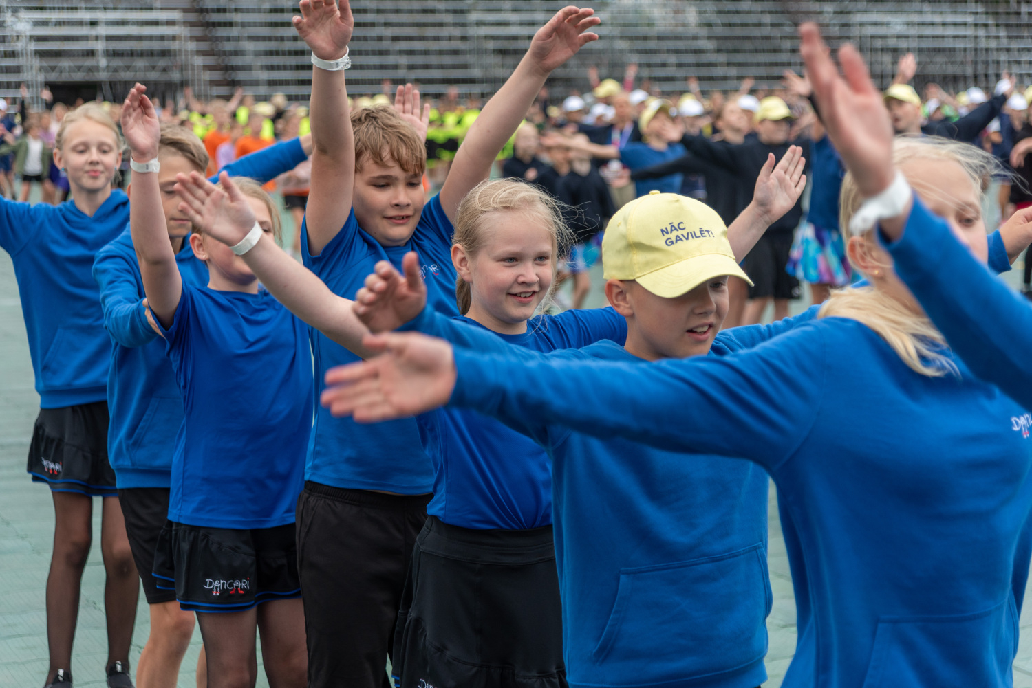 XIII Latvijas Skolu jaunatnes dziesmu un deju svētki: Folkloras kopu programma „Dindaru, dandaru – re, kā varu” un Deju lielkoncerta "Es atvēru Laimas dārzu" mēģinājums