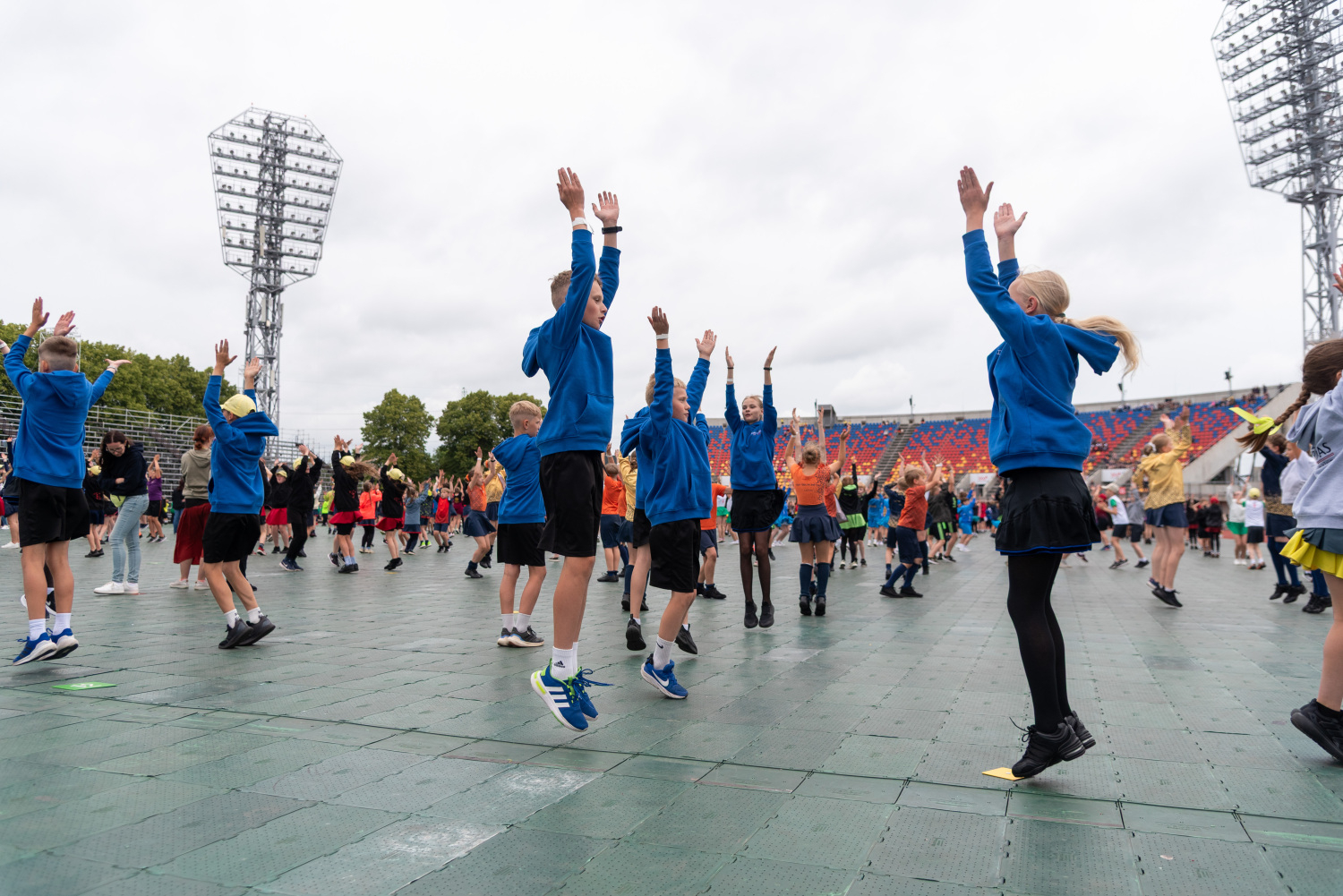 XIII Latvijas Skolu jaunatnes dziesmu un deju svētki: Folkloras kopu programma „Dindaru, dandaru – re, kā varu” un Deju lielkoncerta "Es atvēru Laimas dārzu" mēģinājums