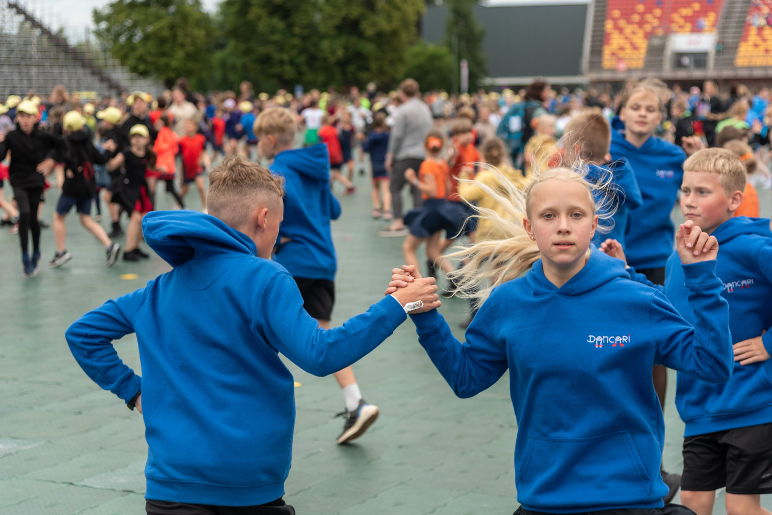 XIII Latvijas Skolu jaunatnes dziesmu un deju svētki: Folkloras kopu programma „Dindaru, dandaru – re, kā varu” un Deju lielkoncerta "Es atvēru Laimas dārzu" mēģinājums