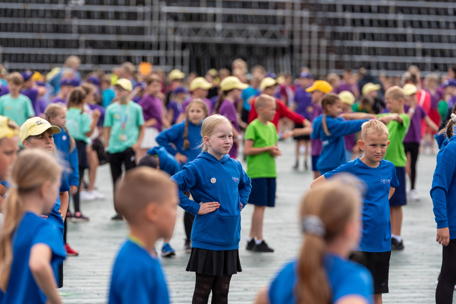 XIII Latvijas Skolu jaunatnes dziesmu un deju svētki: Folkloras kopu programma „Dindaru, dandaru – re, kā varu” un Deju lielkoncerta "Es atvēru Laimas dārzu" mēģinājums