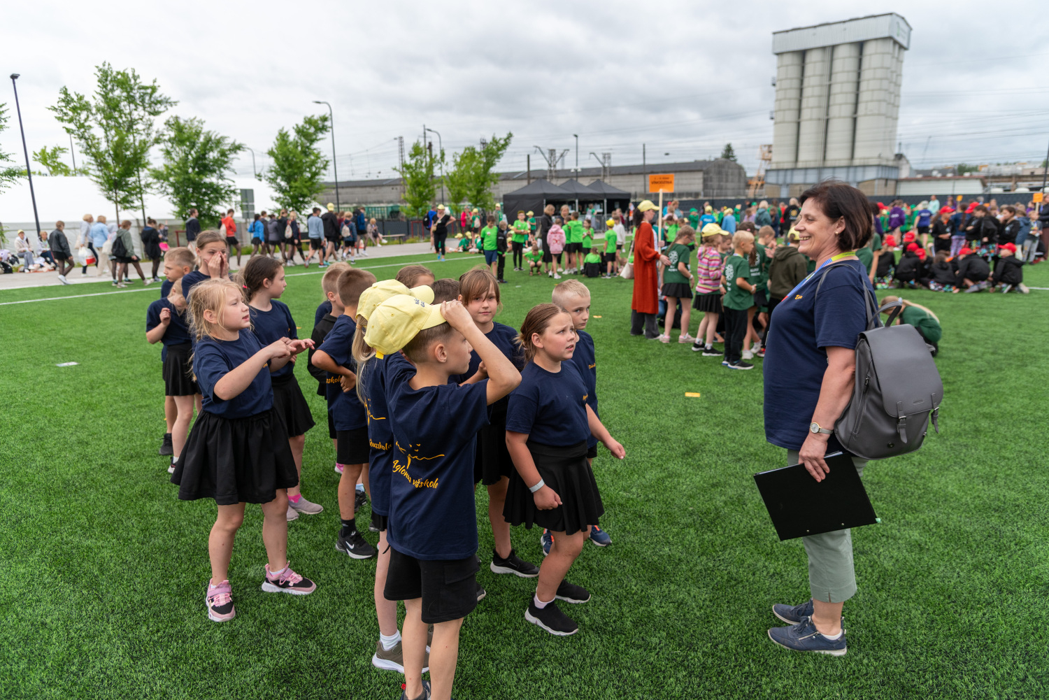 XIII Latvijas Skolu jaunatnes dziesmu un deju svētki: Folkloras kopu programma „Dindaru, dandaru – re, kā varu” un Deju lielkoncerta "Es atvēru Laimas dārzu" mēģinājums