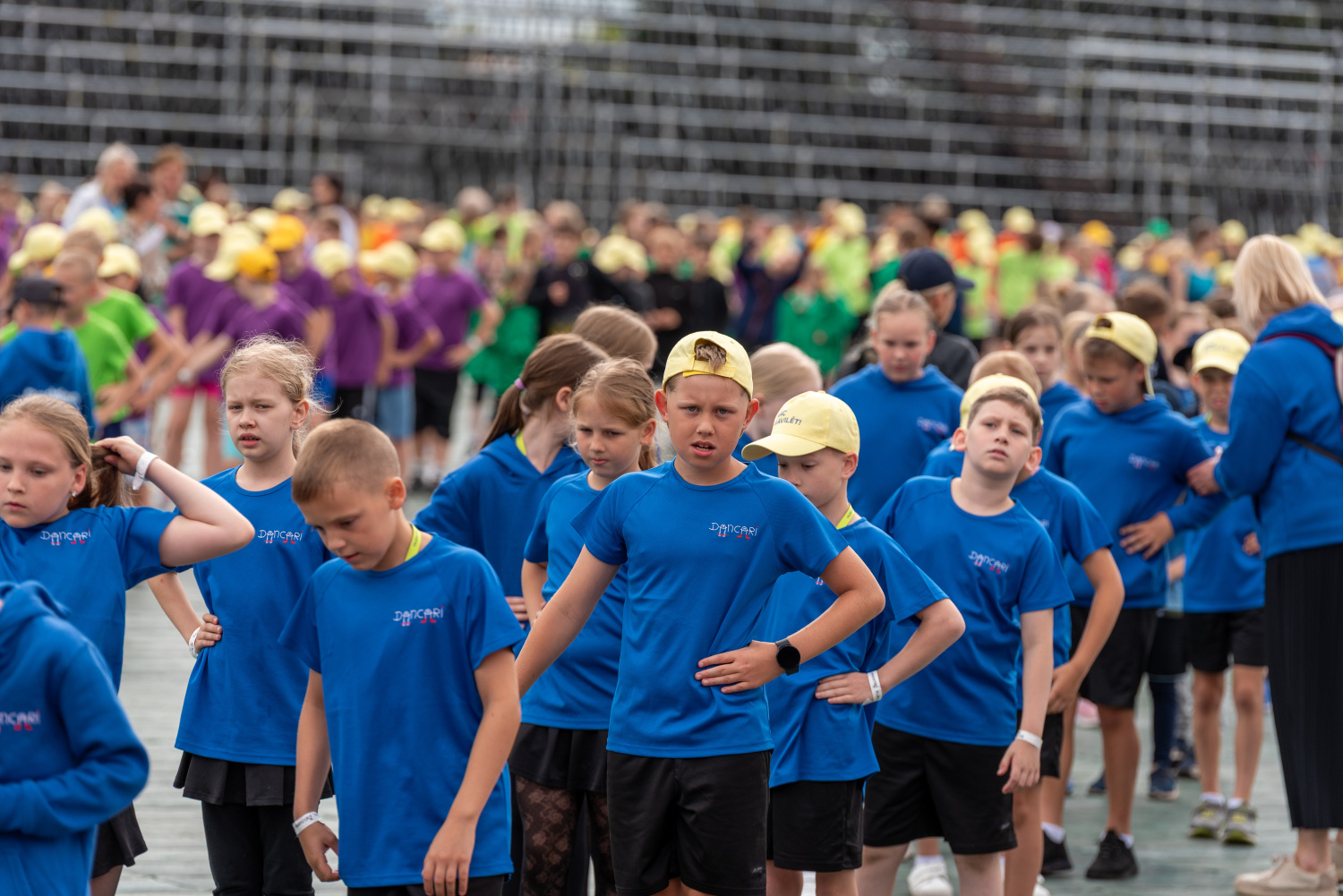 XIII Latvijas Skolu jaunatnes dziesmu un deju svētki: Folkloras kopu programma „Dindaru, dandaru – re, kā varu” un Deju lielkoncerta "Es atvēru Laimas dārzu" mēģinājums
