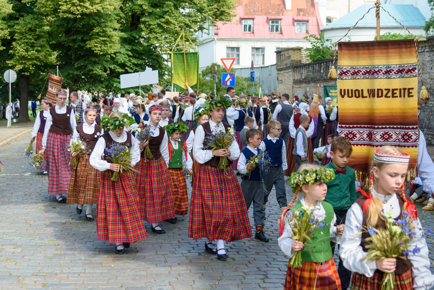 XIII Latvijas Skolu jaunatnes dziesmu un deju svētki: Svētku gājiens 