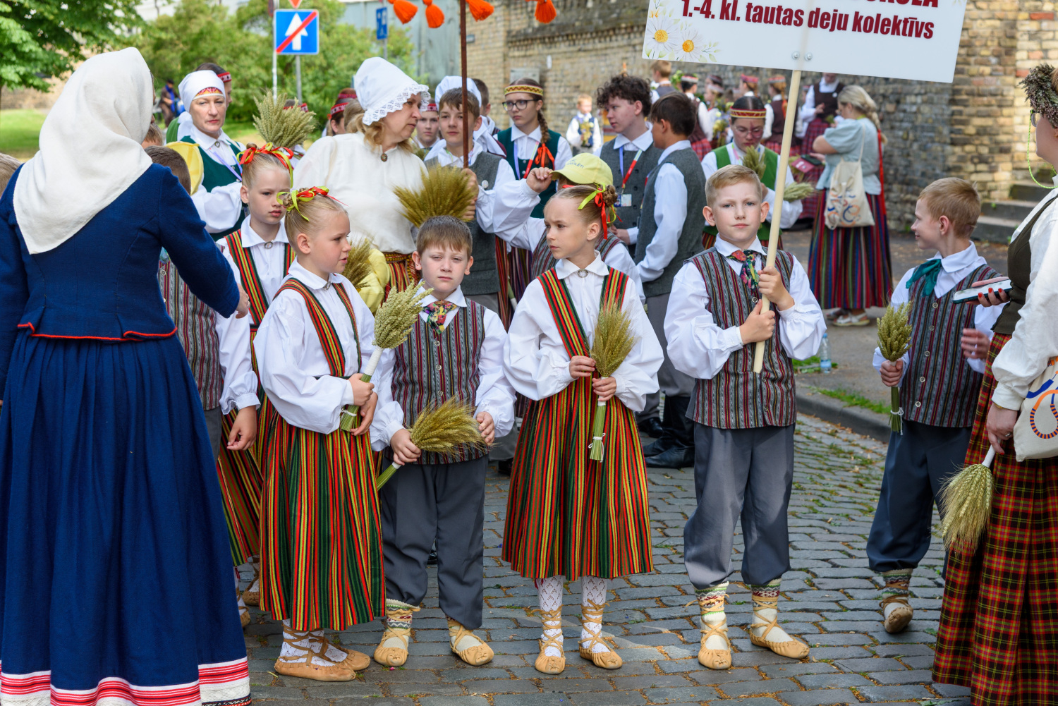XIII Latvijas Skolu jaunatnes dziesmu un deju svētki: Svētku gājiens 