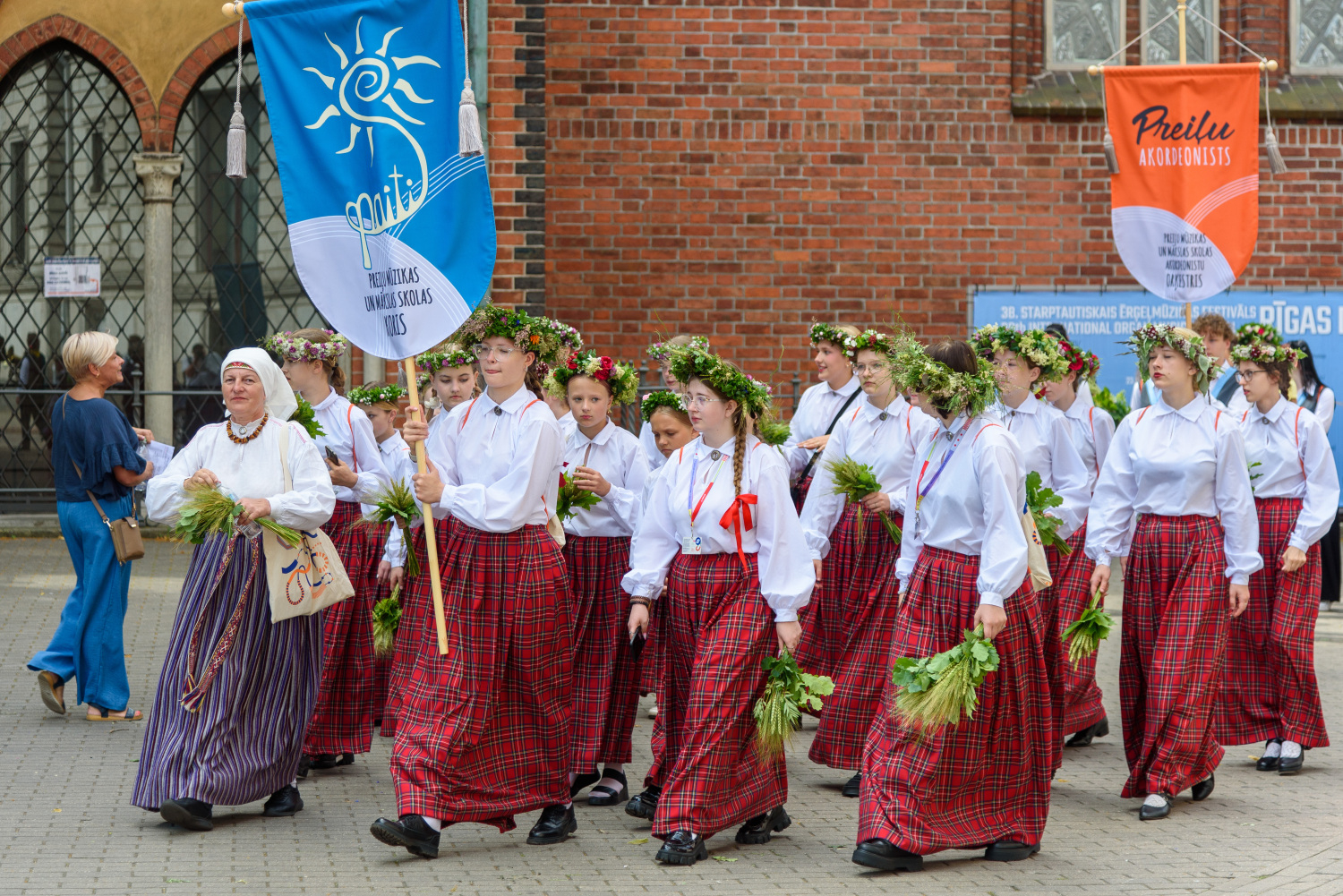 XIII Latvijas Skolu jaunatnes dziesmu un deju svētki: Svētku gājiens 