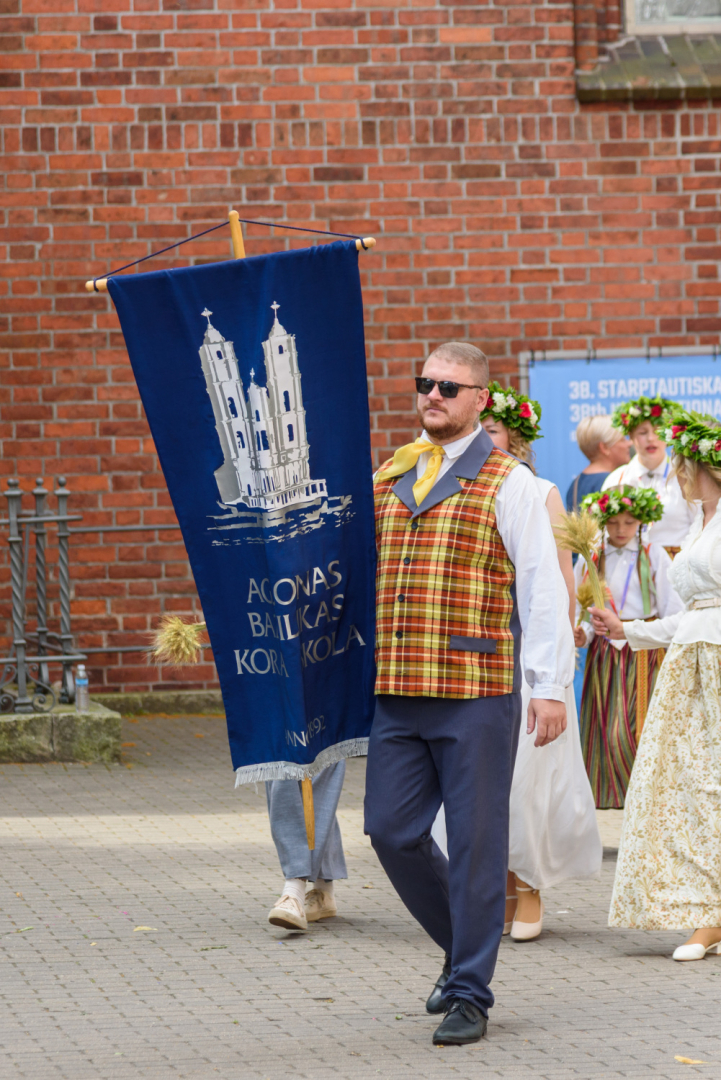 XIII Latvijas Skolu jaunatnes dziesmu un deju svētki: Svētku gājiens 