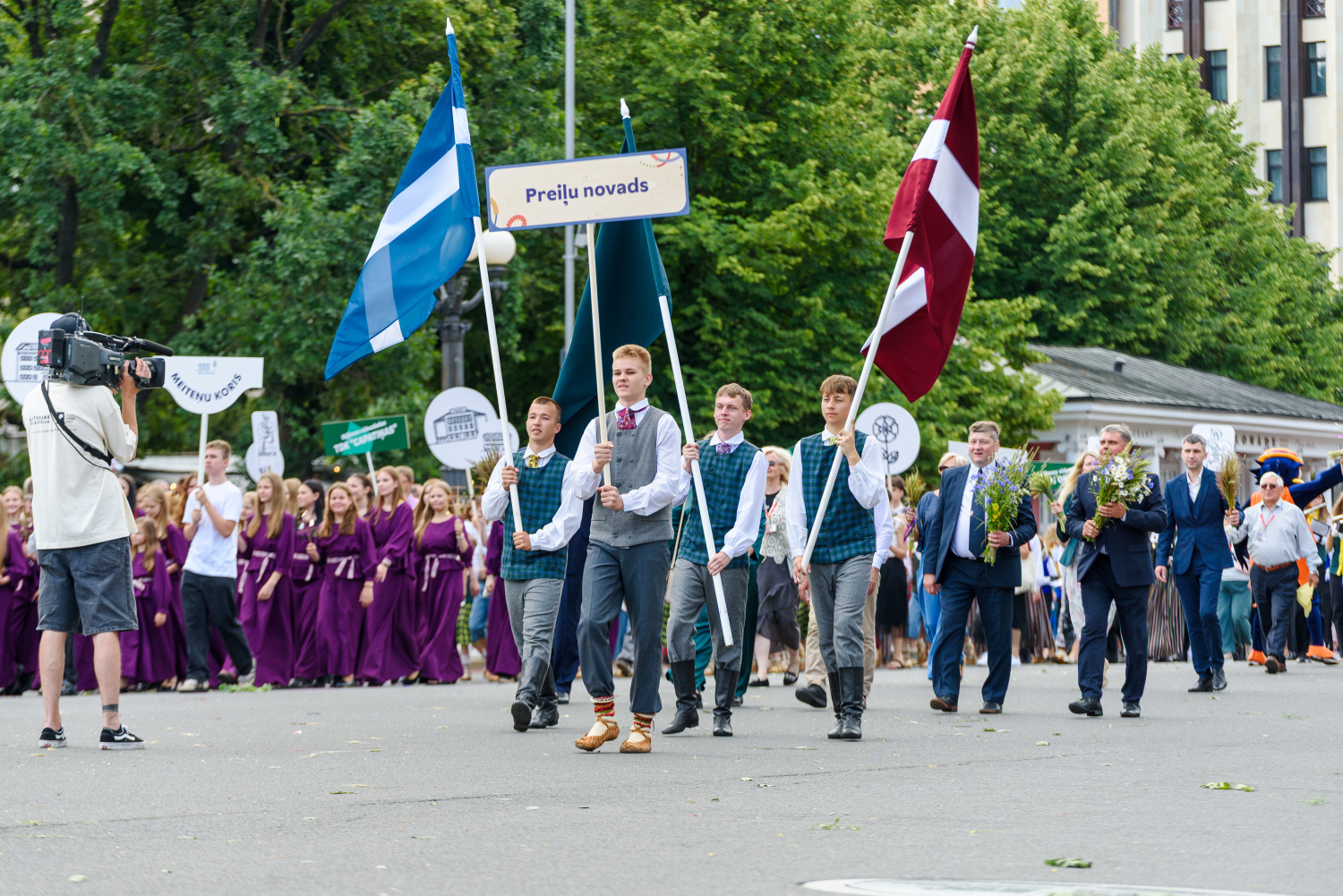 XIII Latvijas Skolu jaunatnes dziesmu un deju svētki: Svētku gājiens 