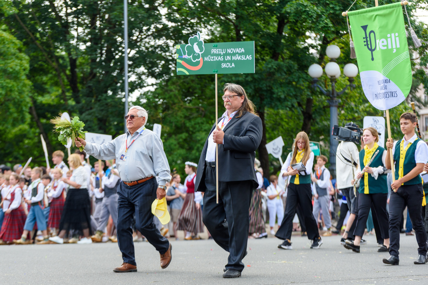 XIII Latvijas Skolu jaunatnes dziesmu un deju svētki: Svētku gājiens 