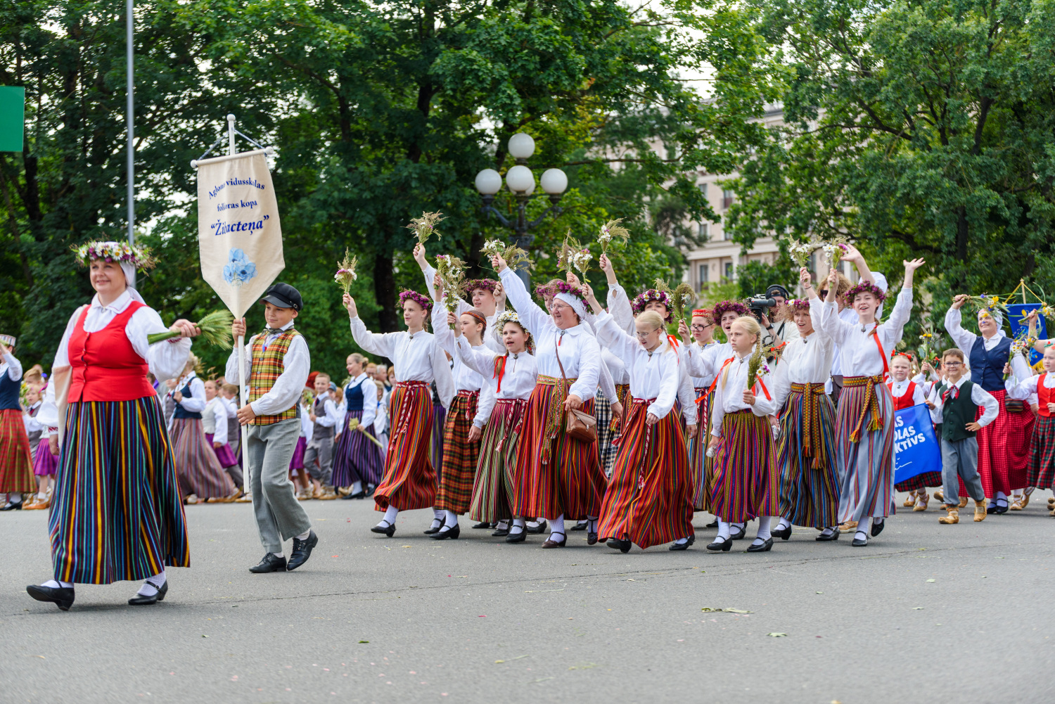 XIII Latvijas Skolu jaunatnes dziesmu un deju svētki: Svētku gājiens 
