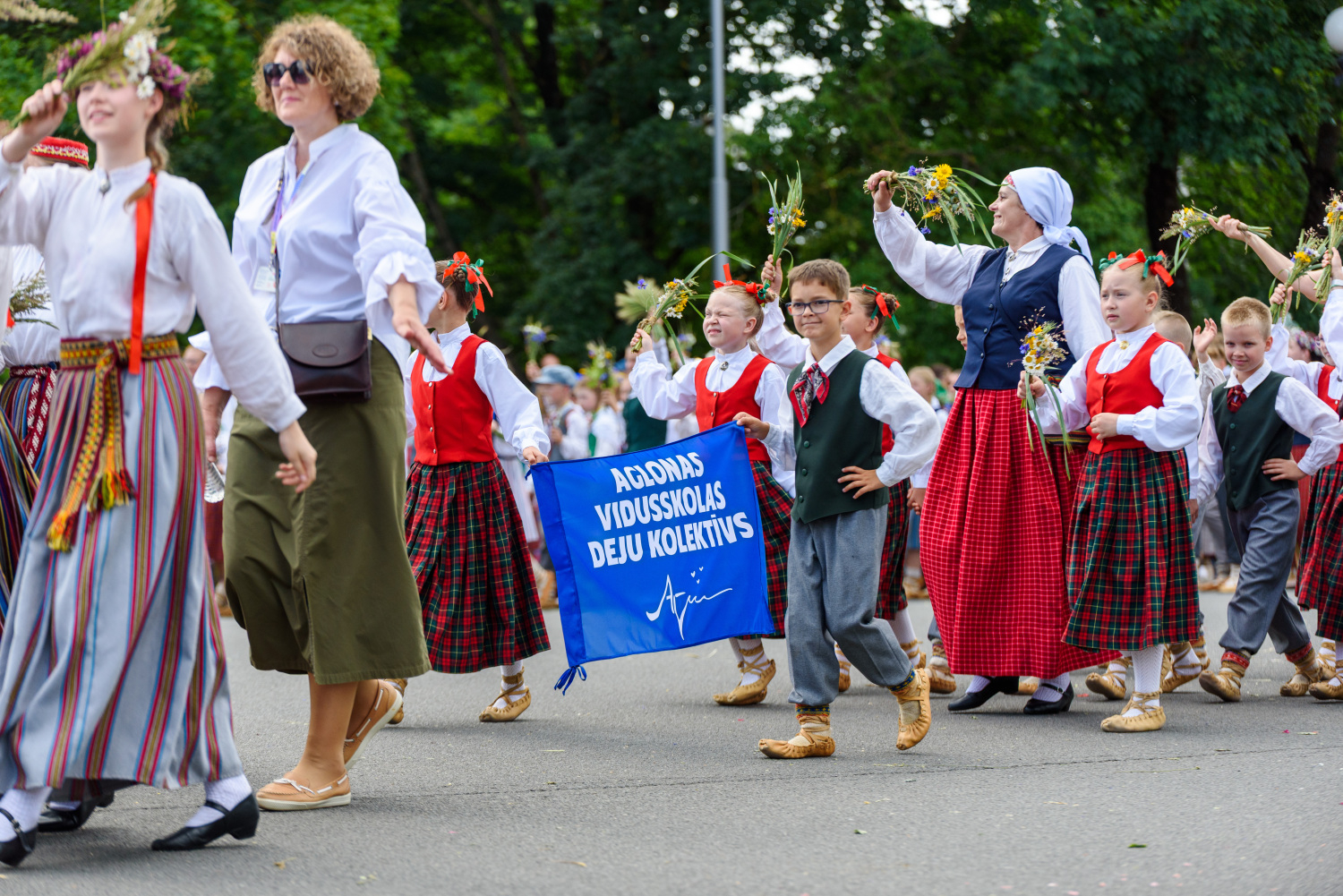 XIII Latvijas Skolu jaunatnes dziesmu un deju svētki: Svētku gājiens 