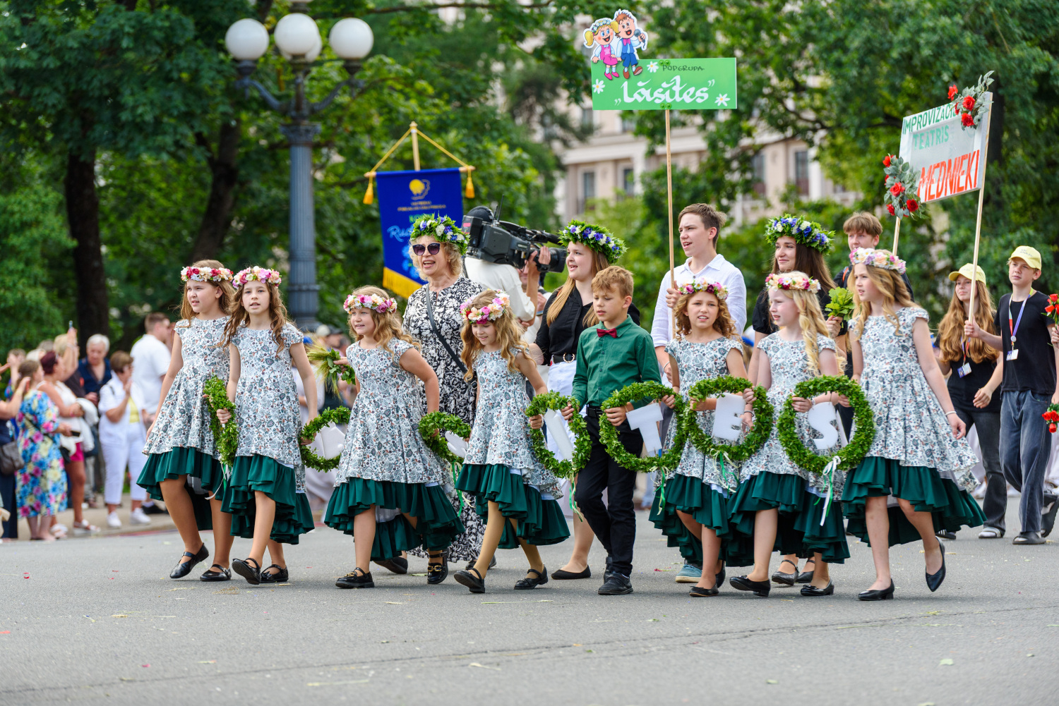 XIII Latvijas Skolu jaunatnes dziesmu un deju svētki: Svētku gājiens 