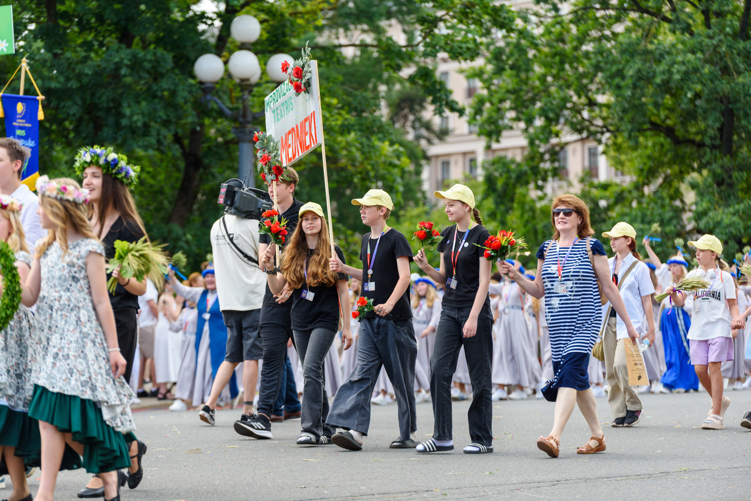 XIII Latvijas Skolu jaunatnes dziesmu un deju svētki: Svētku gājiens 