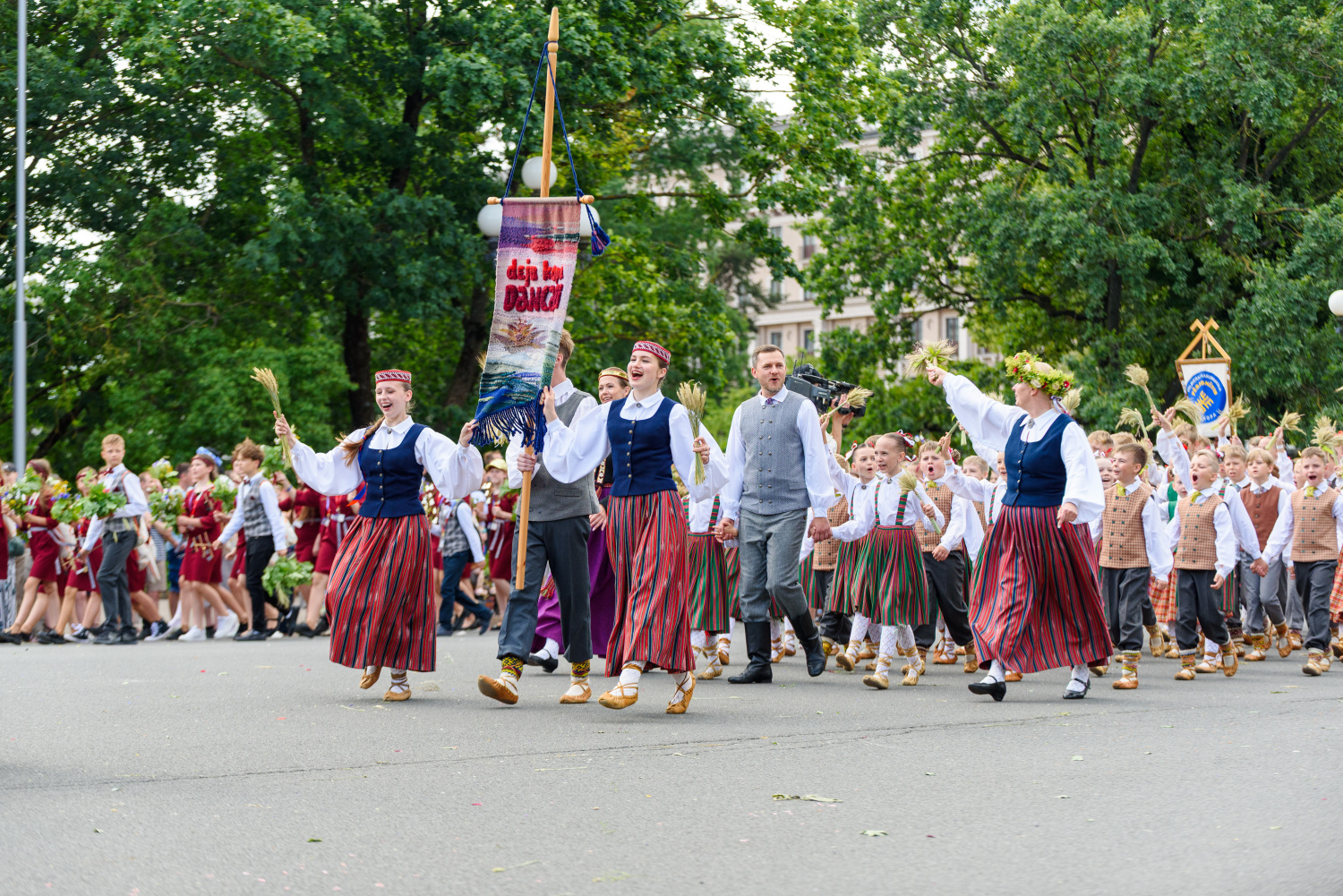XIII Latvijas Skolu jaunatnes dziesmu un deju svētki: Svētku gājiens 