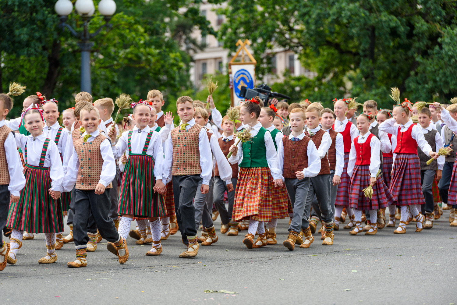 XIII Latvijas Skolu jaunatnes dziesmu un deju svētki: Svētku gājiens 